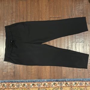 Lululemon On The Fly Pants, size 8, black